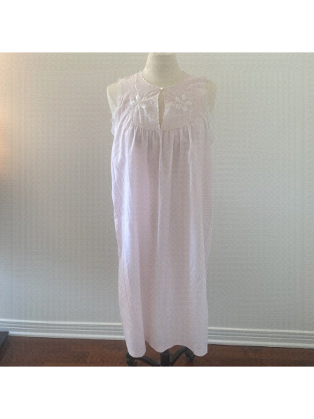 Grandmacore Cottagecore Size Large White Nighty with Embroidery